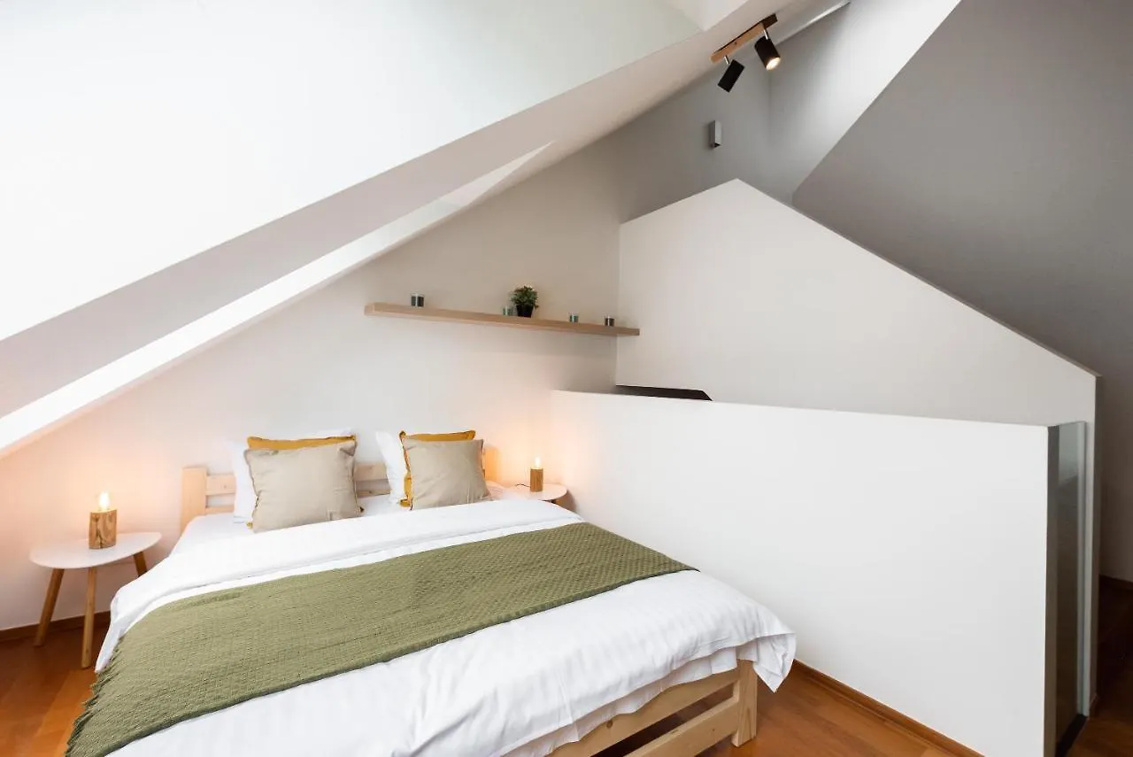 Apartment With 4 Bedrooms Prague 0*,