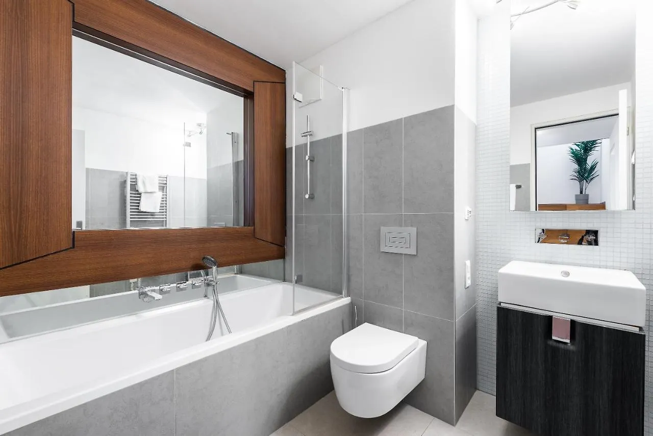 Apartment With 4 Bedrooms Prag