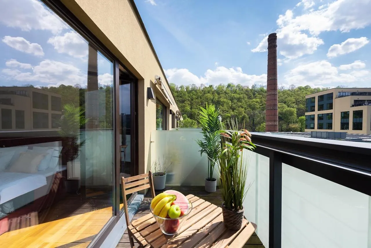 Apartment With 4 Bedrooms Prag