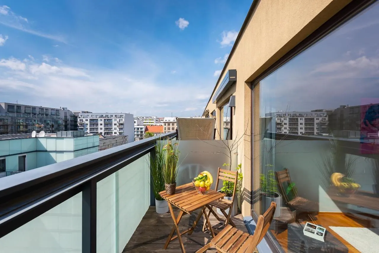 Apartment With 4 Bedrooms Prag 0*,