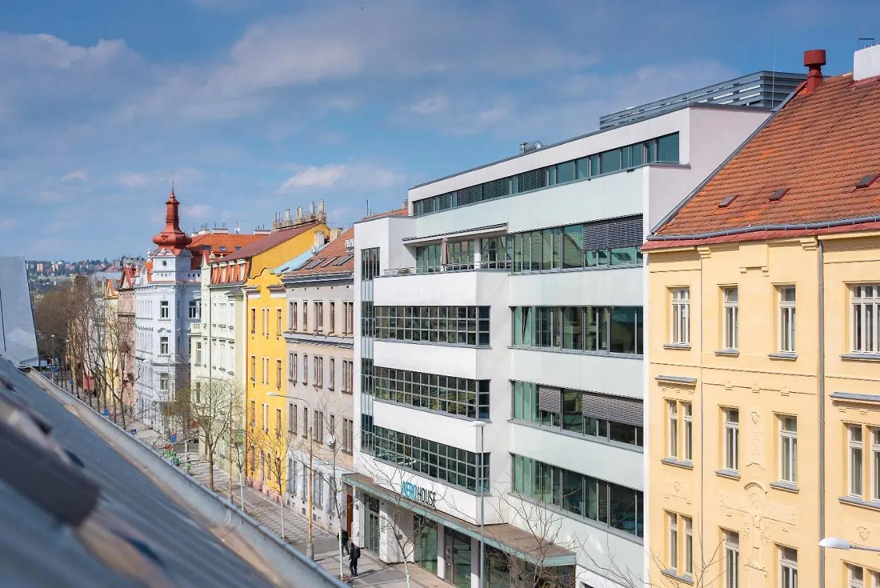 Apartment With 4 Bedrooms Prag