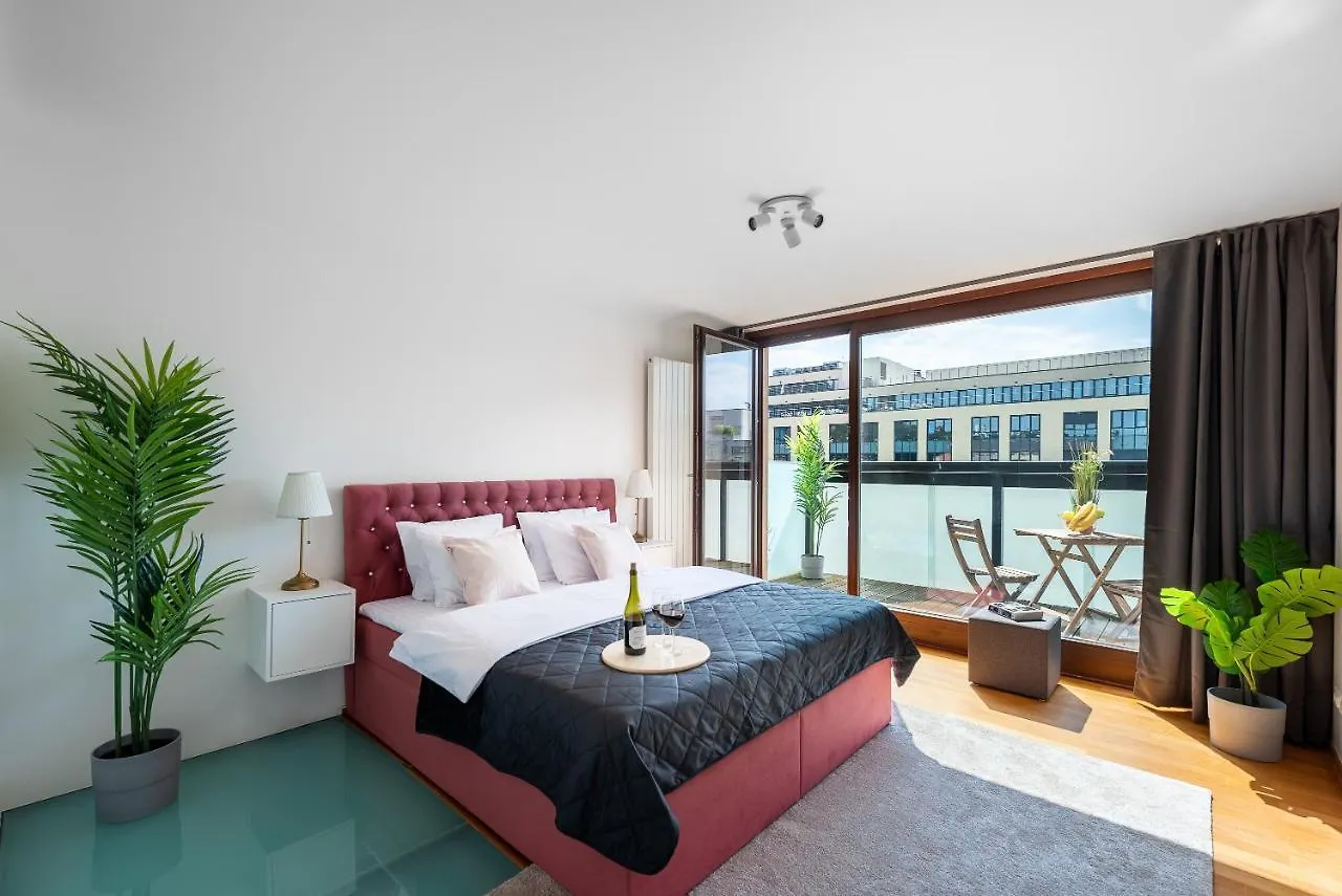 Apartment With 4 Bedrooms Prag