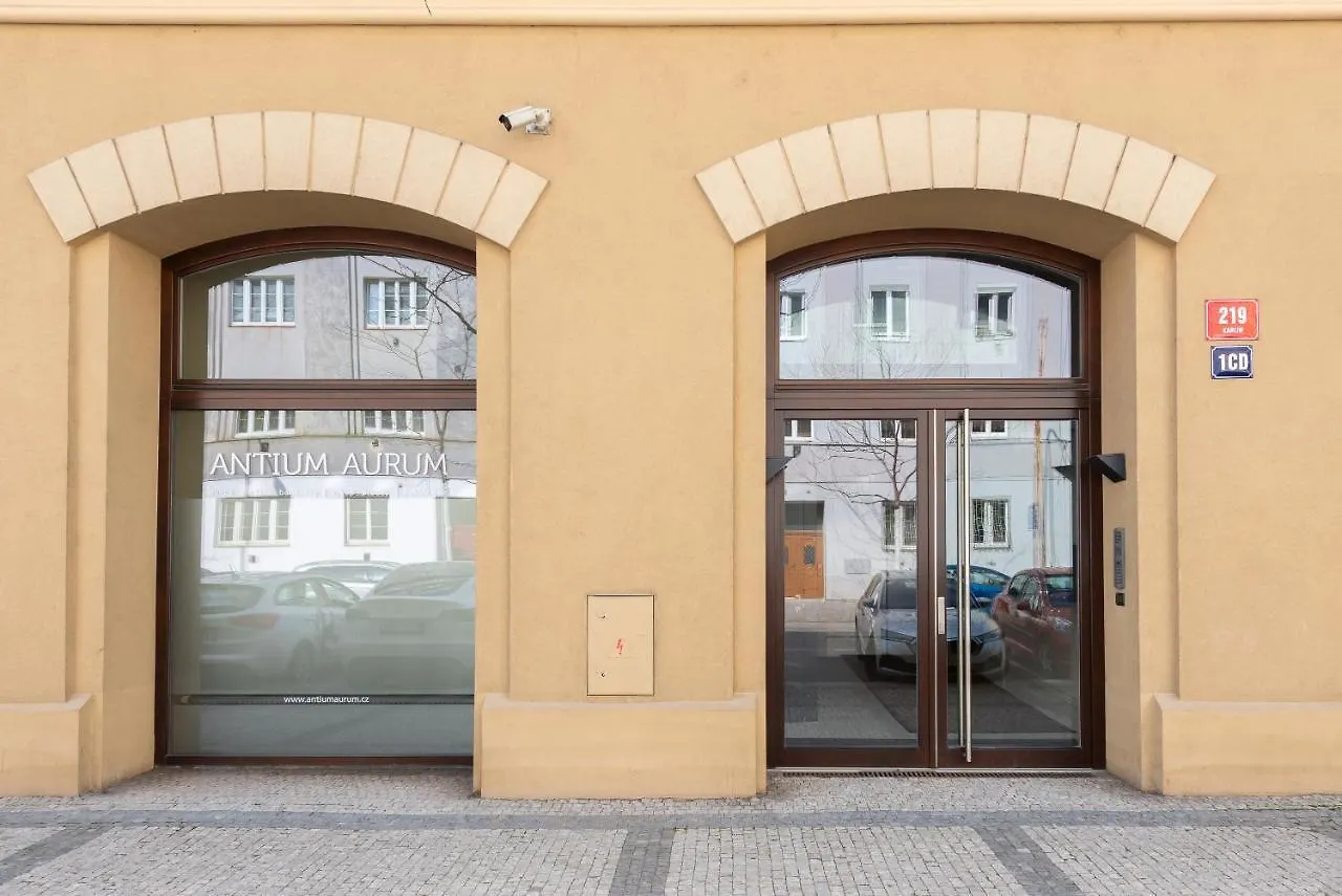 Apartment With 4 Bedrooms Prag