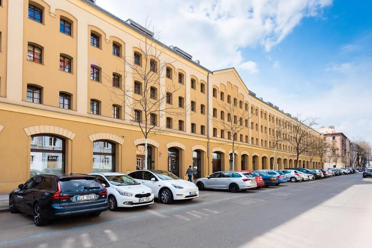 Apartment With 4 Bedrooms Prag